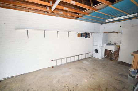 4 bedroom detached house to rent - Photo 3