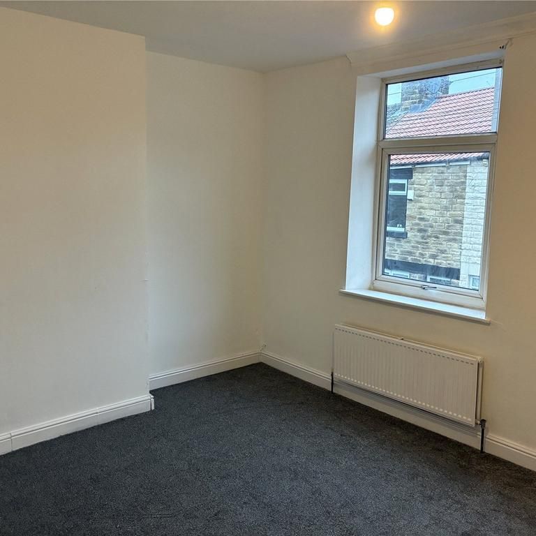 2 bedroom end of terrace house to rent - Photo 1