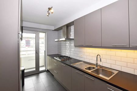 Gezellig gerenoveerd appartement met 2 slaapkamers te Deurne. - Foto 3