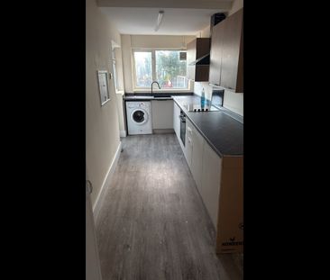 3 Bed End Terrace, Glencoe Road, CV3 - Photo 2