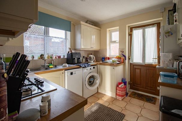 2 bedroom bungalow to rent - Photo 1