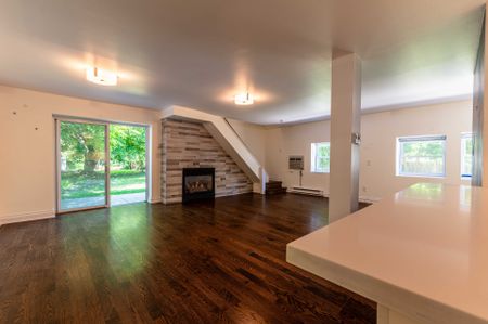 For Lease - 1207 Lorne Park-Coachhous Road, Mississauga, Ontario - Photo 2