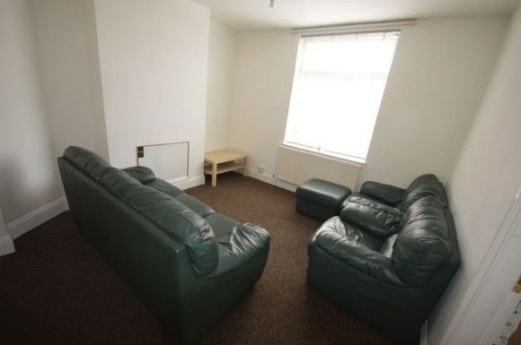 4 Bed - Wilberforce Road, West End, - Photo 1