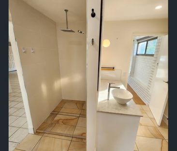 Coastal Living, Elevated! Where Everyday Feels Like a Holiday - Photo 4