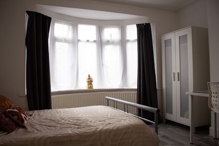 Room in a Shared House, Brampton Grove, HA9 - Photo 3