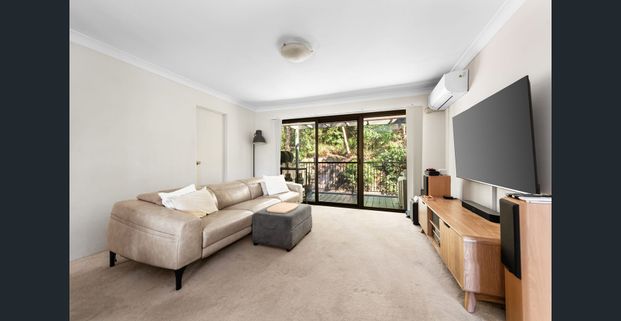 Quiet location with leafy outlook - Photo 1