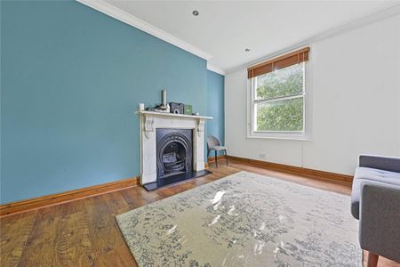 2 bedroom flat in London - Photo 5