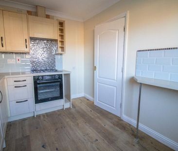 4 bedroom semi-detached house to rent - Photo 4