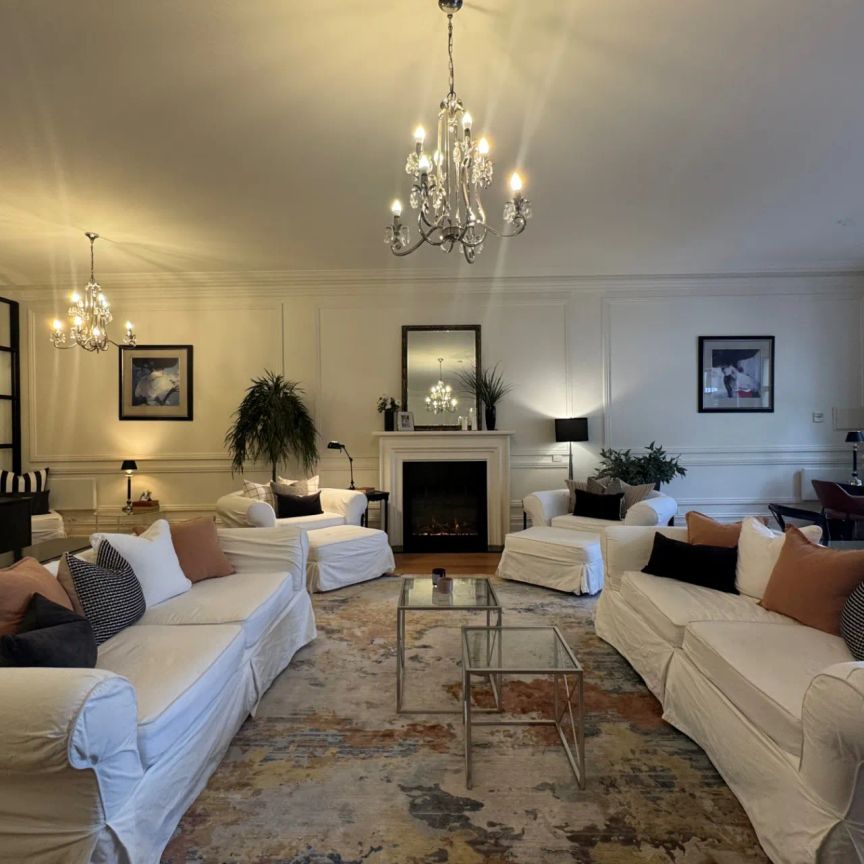 Elegant Ground Floor Two-Bedroom Apartment with French Provincial Charm - Photo 1