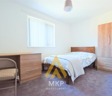 5 bedroom end of terrace house to rent - Photo 2