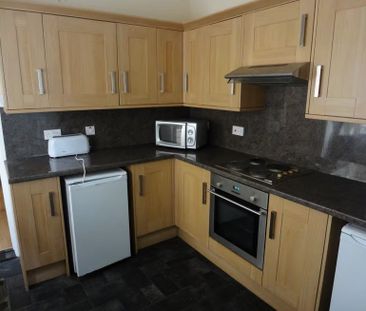 4 bedroom terraced house to rent - Photo 3