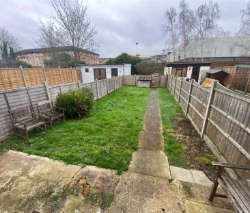 Essex Road, Borehamwood, Hertfordshire, WD6 1BP - Photo 2