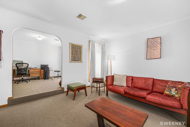 Cosy three-bedroom, two-bathroom home in ideal location - Photo 1