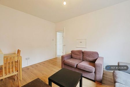 3 bedroom flat to rent - Photo 2