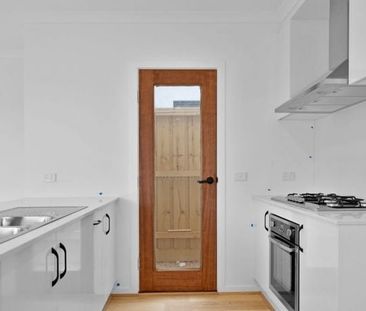 Stylish Modern & Cosy Family Home - Photo 4