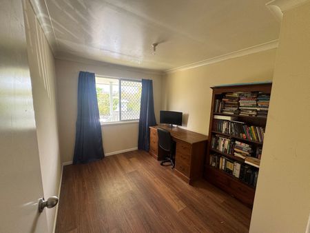 Large Family Home Nestled In Quiet Cul-de-sac - Photo 4