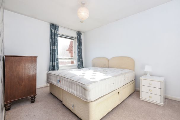 Arundel Close, London, SW11 - Photo 1