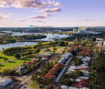 GROUND FLOOR GEM WITH HUGE COURTYARD - Photo 5