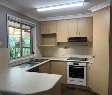 Family Home in Cul-De-Sac with a Pool - Photo 6