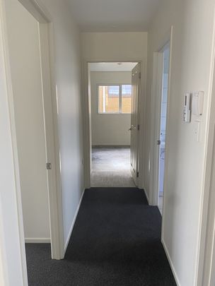 Tidy Two Bedroom in Kensington! - Photo 1