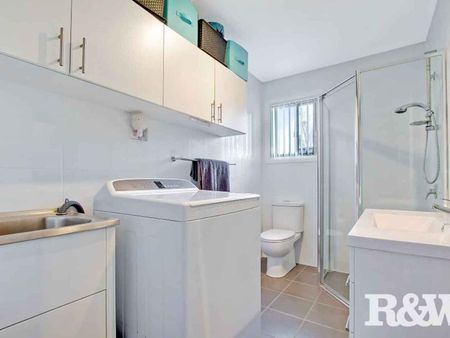 THREE BEDROOM GRANNY FLAT! - Photo 2