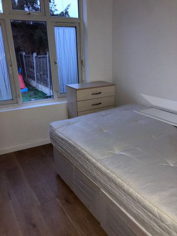 1 Bed Flat, Forest Road, E17 - Photo 2