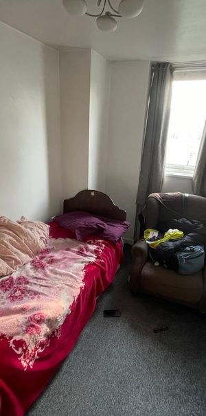 1 bedroom in a flat share to rent - Photo 1