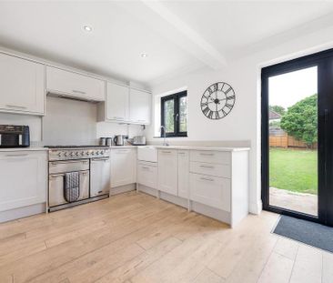 3 bedroom semi-detached house to rent - Photo 6