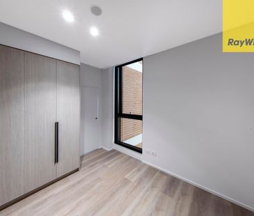 Elevated Three Room Apartment |Peak Urban Living Perched On Upper F... - Photo 3