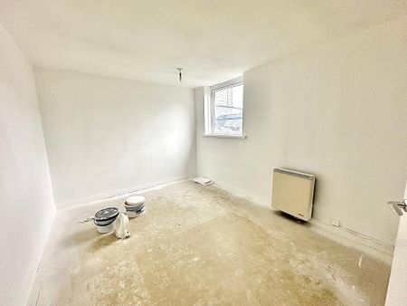 3 bedroom flat to rent - Photo 5