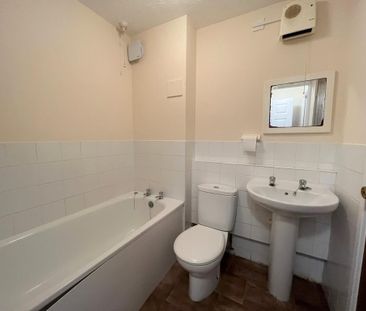 1 bedroom ground floor flat to rent - Photo 3