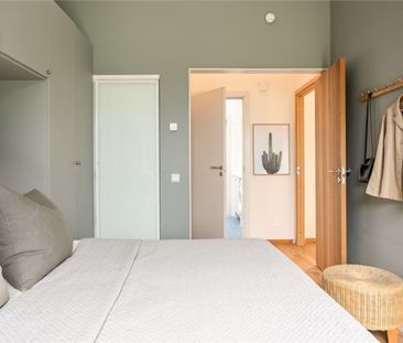 Arkitektritat radhus nära Barkarby Kyrka - Foto 4