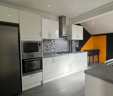 3 bedroom semi-detached house to rent - Photo 6