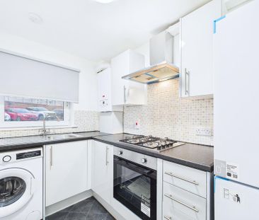 2 bedroom ground floor flat to rent - Photo 2