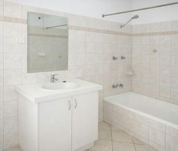 LOVELY GROUND LEVEL UNIT IN ROSEBERY - Photo 5