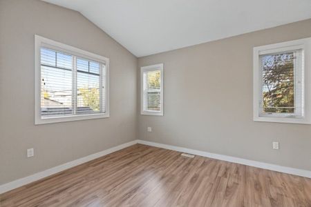 Edmonton Unfurnished townhouse Rental in Kingsway - 3 Bedroom Townhome with Modern Upgrades! - Photo 2