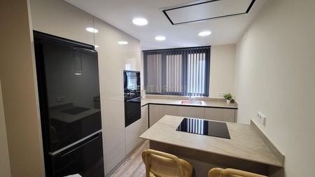 Valencia, Valencian Community - Photo 2