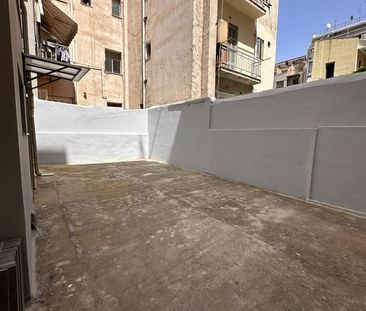 Κτίριο 485 τ.μ. προς ενοικίαση - Photo 1