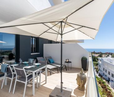 Apartment in Estepona, Costa del Sol - Photo 2