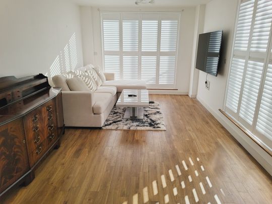 Room in a Shared Flat, Purley Way, CR0 - Photo 1