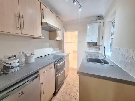 3 bedroom terraced house to rent - Photo 4