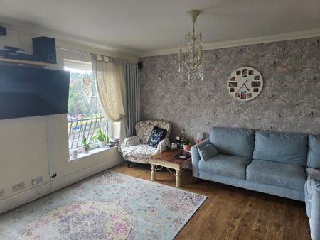 5 bedroom detached house to rent - Photo 3