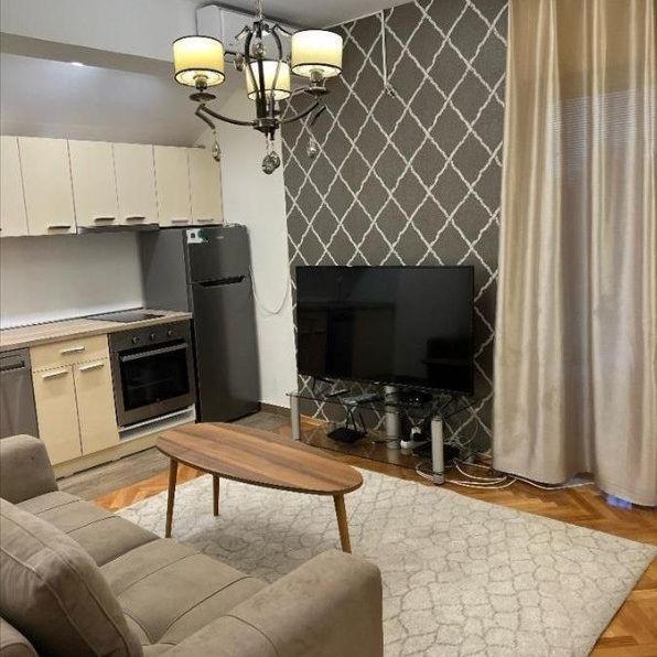 Garsoniera in zona Eroii Revolutiei de inchiriat - Fotografie 1