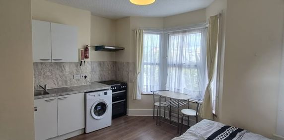 Studio Flat, Wimborne Road, N17 - Photo 2