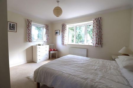 4 bedroom detached house to rent - Photo 4