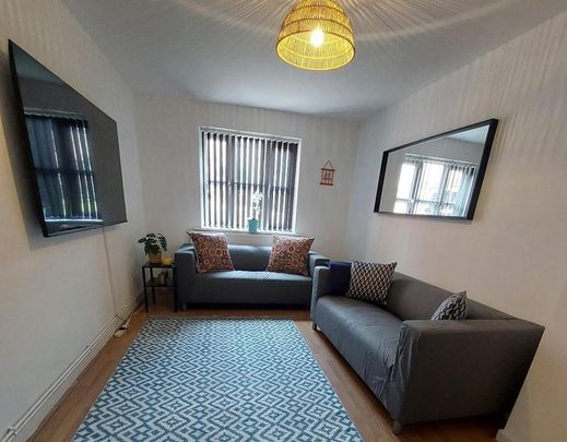 Mixed use to rent - Photo 1