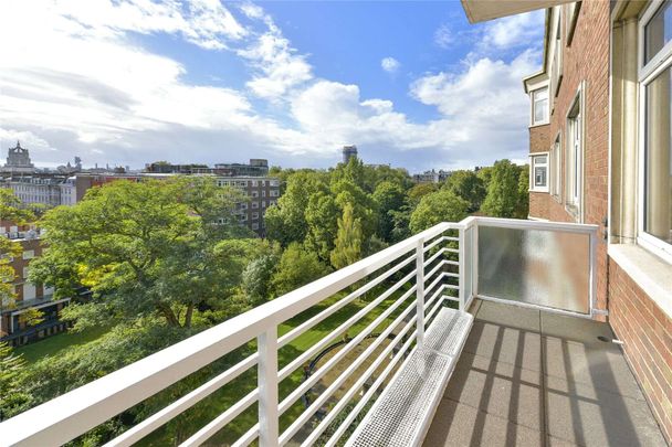 A stunning five bedroom lateral apartment with AC in a highly sought after portered building. - Photo 1