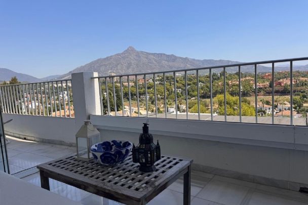 3 Bedroom Apartment For Rent in Nueva Andalucía, Málaga - Photo 1