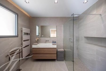 Maison à louer Tourrettes Sur Loup, Cote d'Azur, France8 000 EUR / Mois - Photo 2