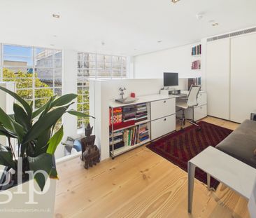 2 Bedroom Apartment, Charing Cross Road, Soho, WC2H - Photo 1